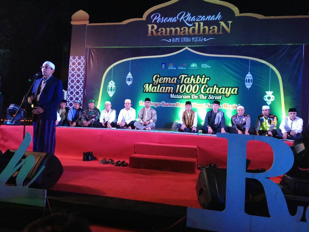 1000 LAMPION WARNAI PAWAI TAKBIR IDUL FITRI 1438H DI KOTA MATARAM