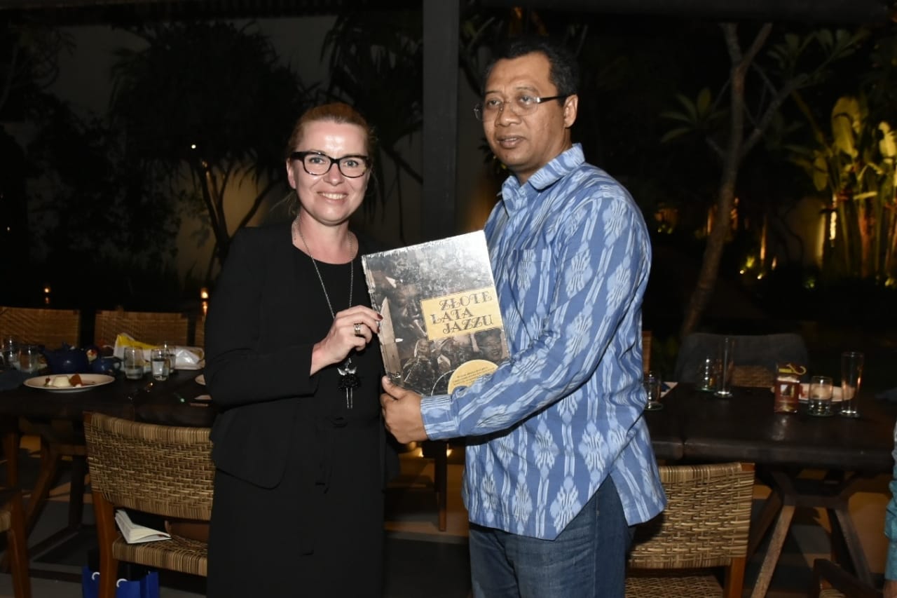 ROMANTISME HUBUNGAN PEMERINTAH PROVINSI NTB DENGAN POLANDIA